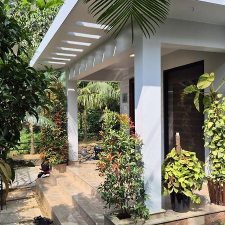 Orchid Villa Pinangode Bagian luar foto