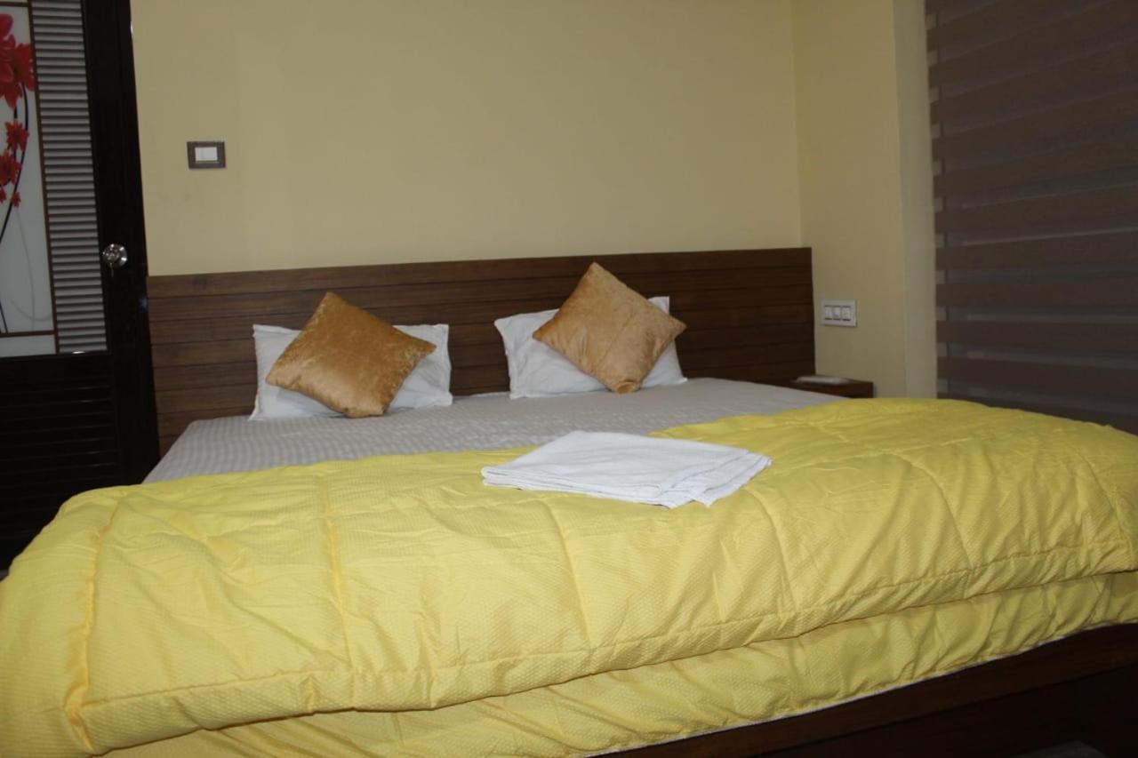Orchid Villa Pinangode Bagian luar foto