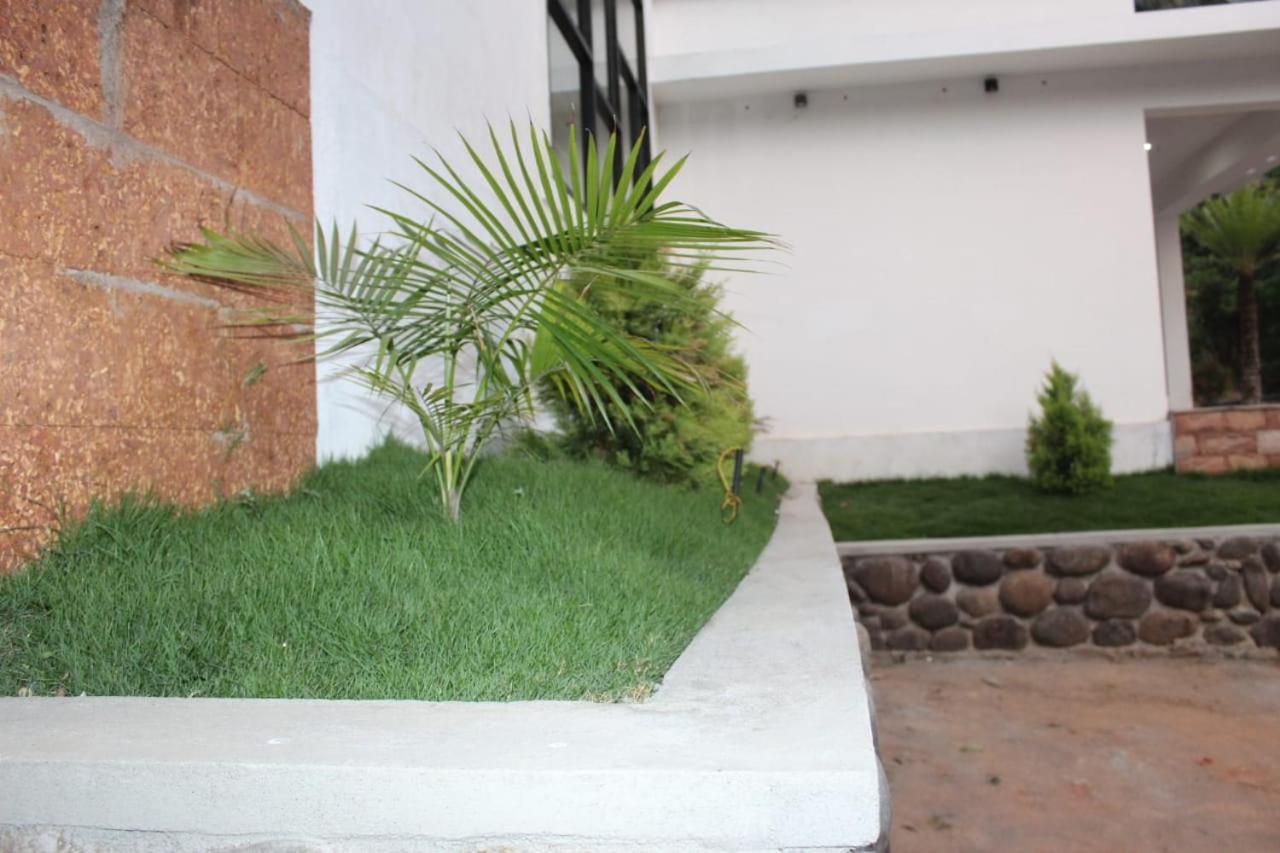 Orchid Villa Pinangode Bagian luar foto