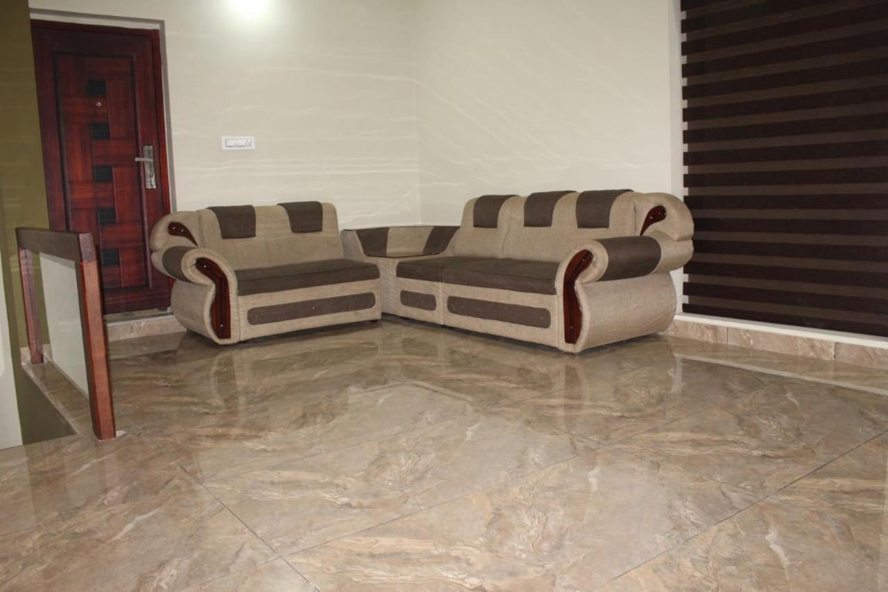 Orchid Villa Pinangode Bagian luar foto